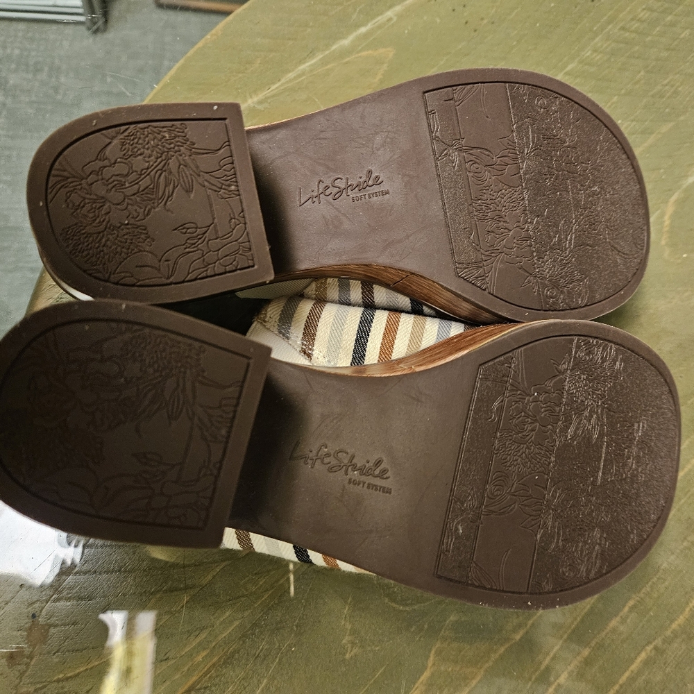 Clogs - Picture 4 of 5